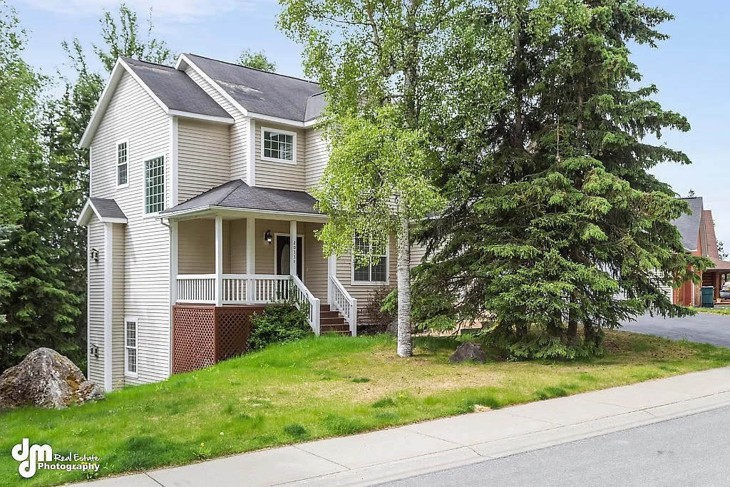 Beautiful home with 5 bedroom, 3.5 baths, 3 car garage. — Photo 1