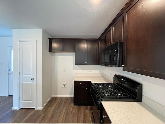 5th image of 910 Ildflower Ct