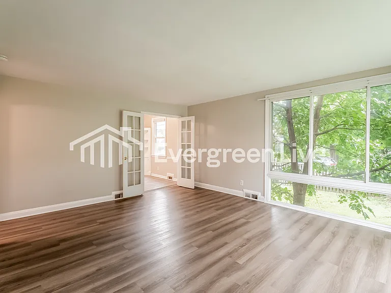 8201 Oakleigh Rd — Photo 2