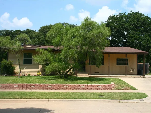 537 Buena Vista Dr, Hurst, TX 76053
