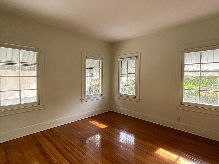 324 S Coronado St — Photo 21