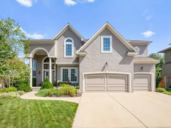 16151 S Locust St, Olathe, KS 66062