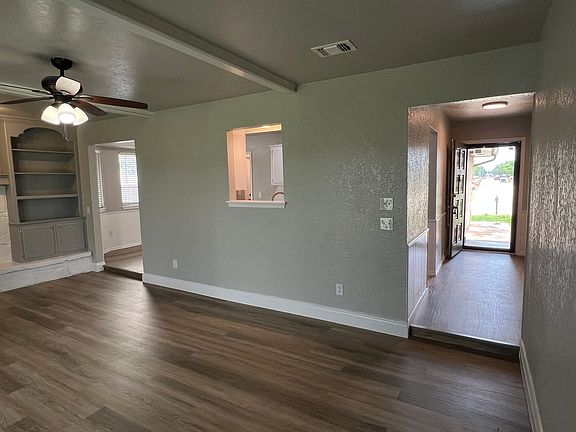 3rd image of 520 SW 133rd St