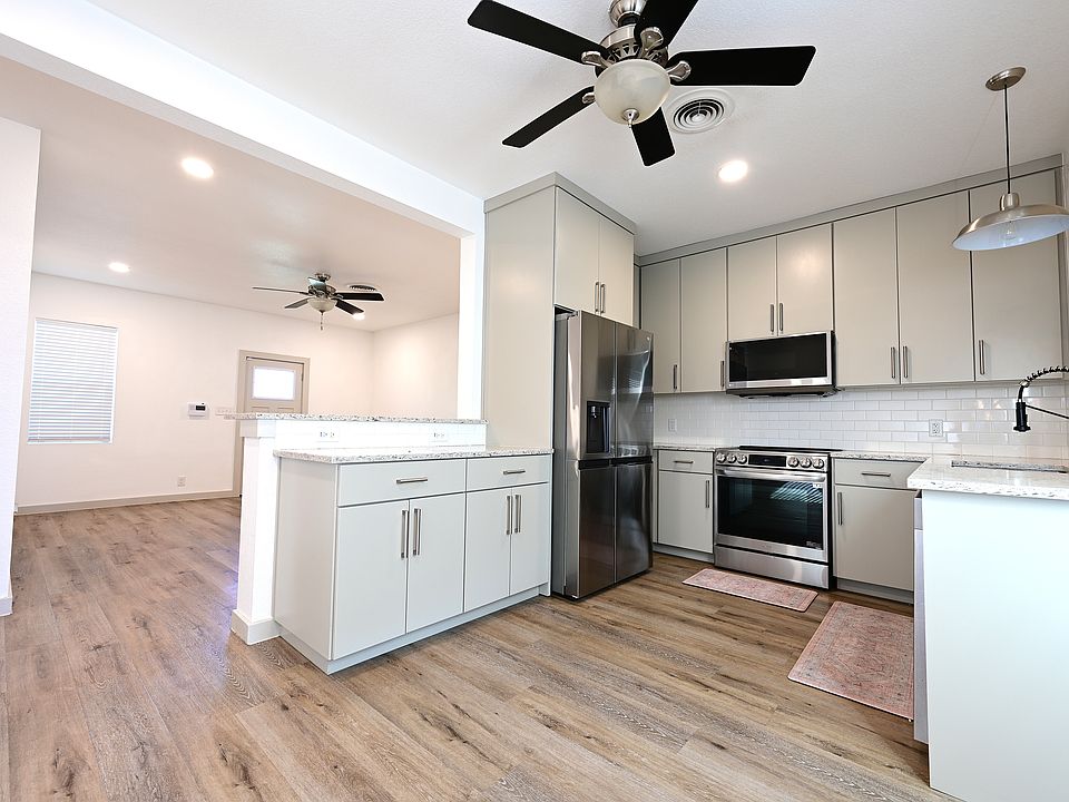 Kitchen with silestone counters and stainless steel appliances.