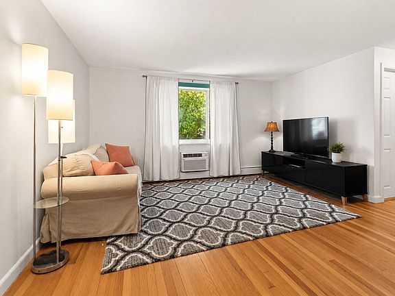 4th image of 63 Colborne Rd APT 3