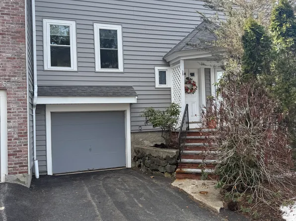 84 Walpole St APT 2B, Canton, MA 02021