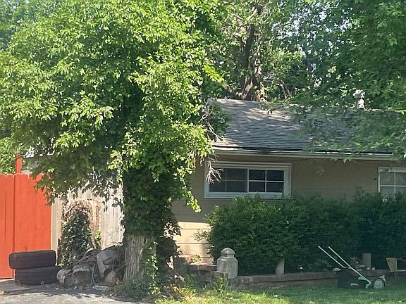 3rd image of 11000 Cambridge Ave