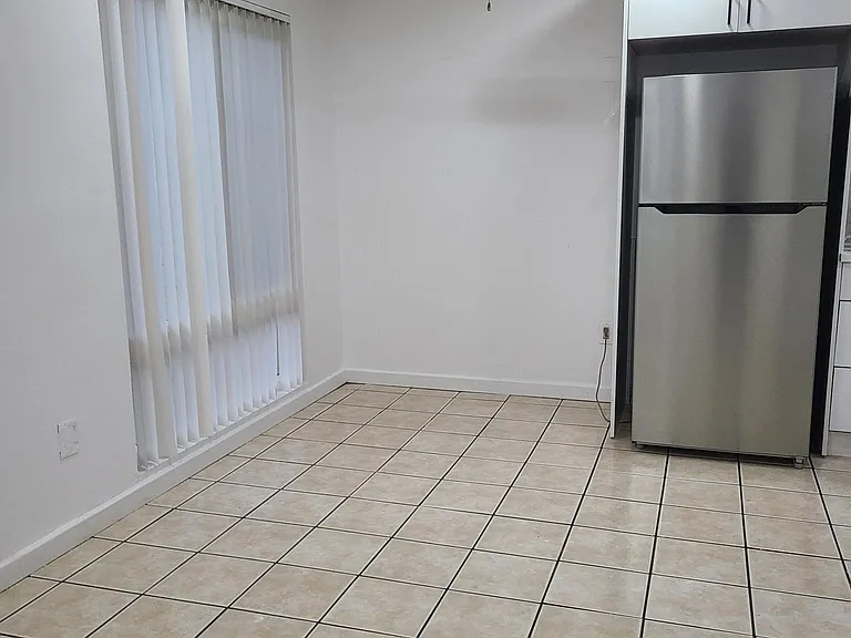 1817 E Grand Ave #16 — Photo 13