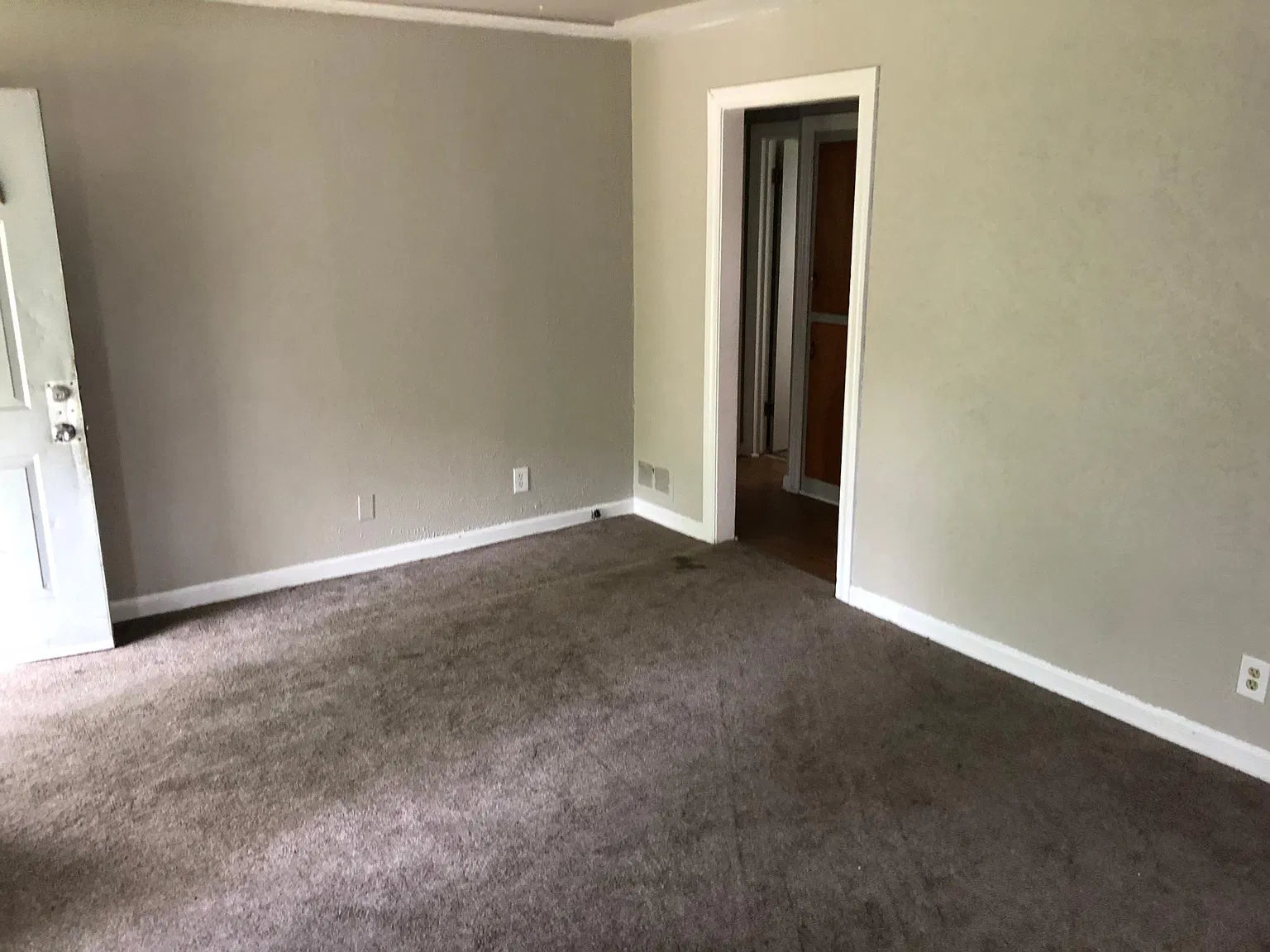 4 bed, 1100 sqft, $1,400 — Photo 2