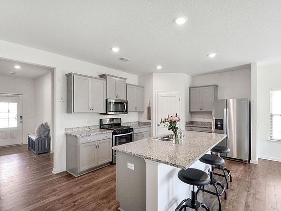 5th image of 50 Frances Ln