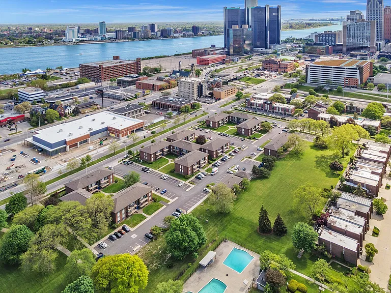 Lafayette Park Place - Detroit, MI — Photo 16