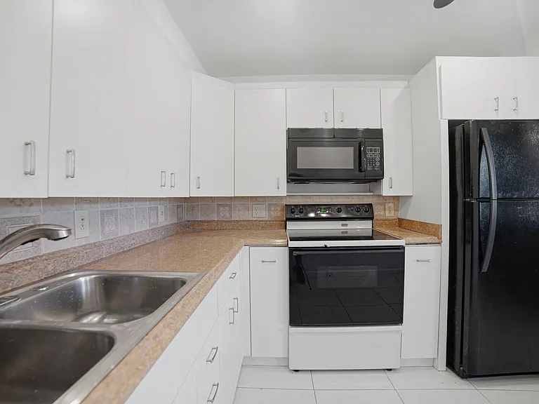 1025 Newcastle Dr #1025-B — Photo 11