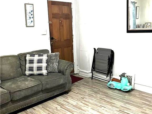 5th image of 10 S Brook St