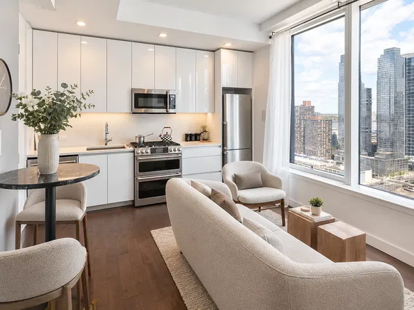 515 W 36th St, New York, NY