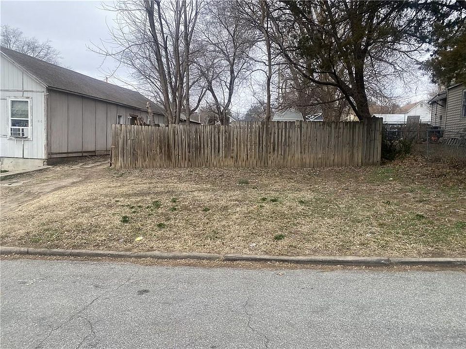 2nd image of 812 Kickapoo St