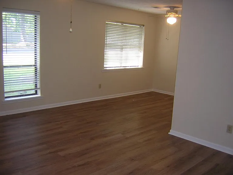 133 Sandalwood Cir — Photo 12