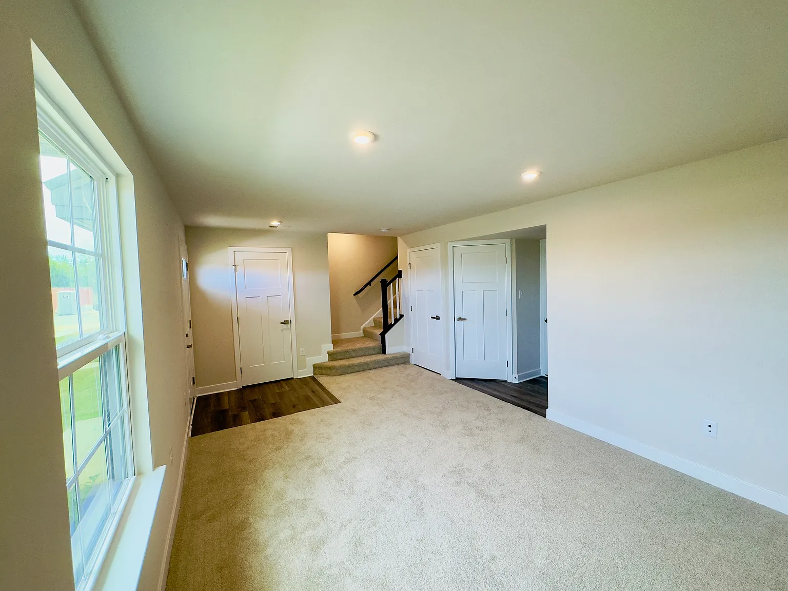 342 E Green St — Photo 2