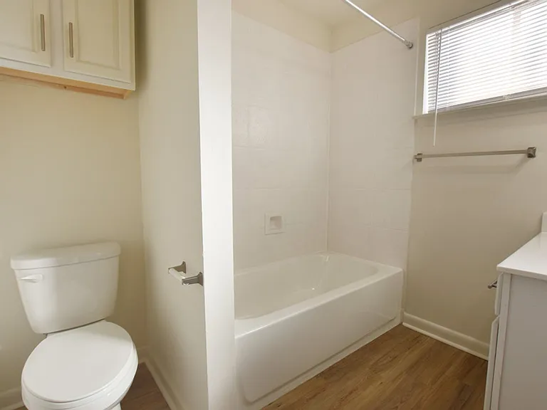 2912 Metairie Ct — Photo 10