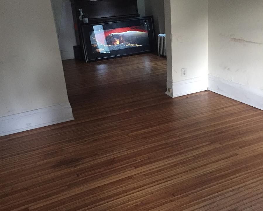 1st image of 216 Oxford St N
