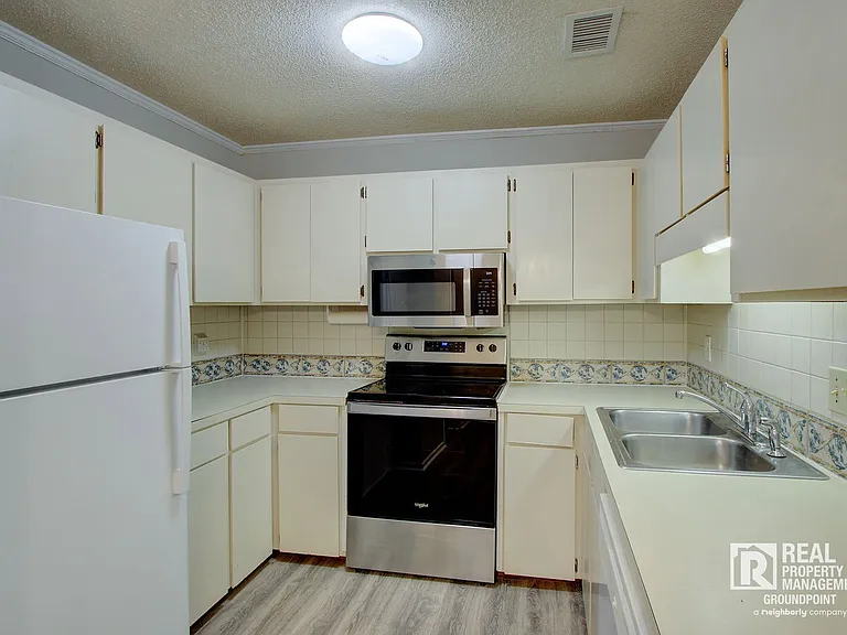 7945 Parklane Ct #905-E — Photo 8