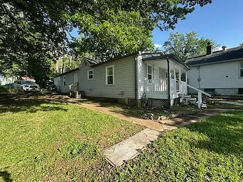 3 bed, 1100 sqft, $1,200 — Photo 3