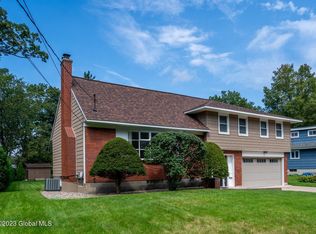 1042 Manas Dr, Schenectady, NY 12303