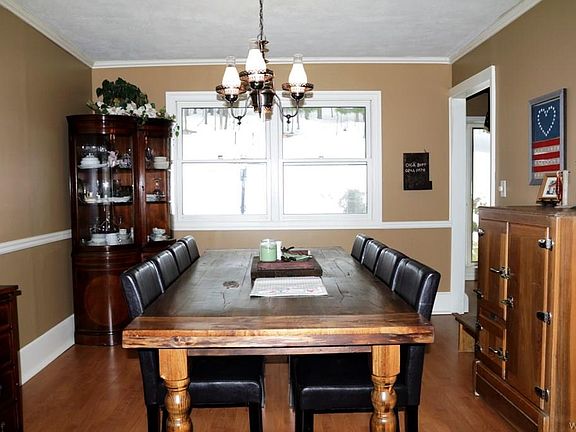 4th image of 2450 Oakwood Ter