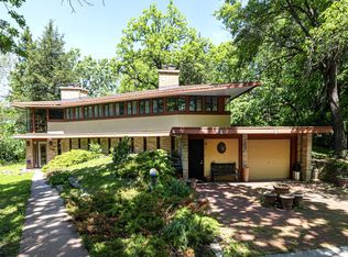 1912 Moraine End Dr, Delafield, WI 53018