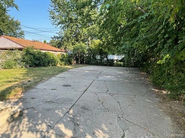 14325 Marshall Ave — Photo 11