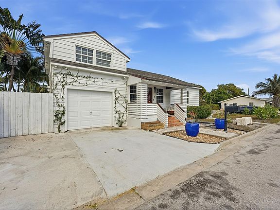 3rd image of 702 N 11th Avenue