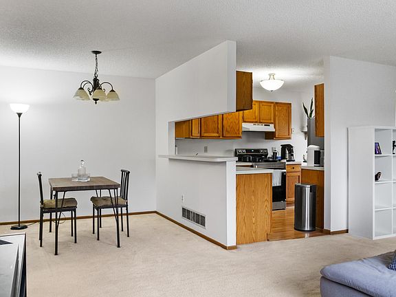 2nd image of 7486 Vinewood Ct N