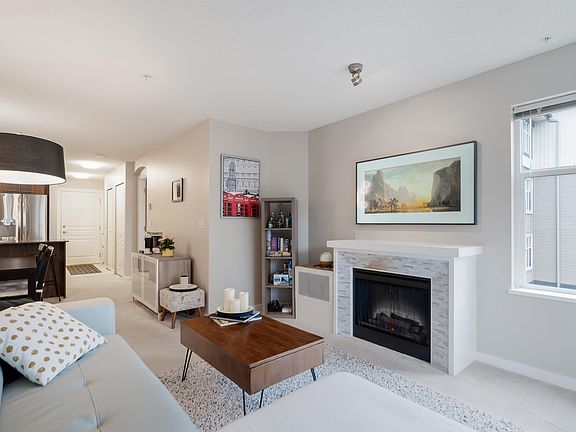 3rd image of 4799 Brentwood Dr #201