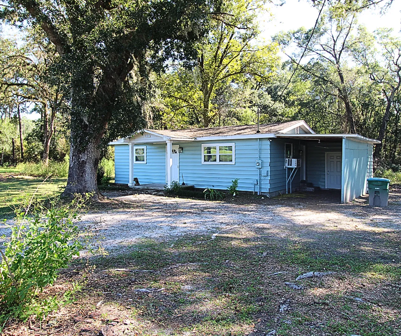 Quaint 2-Bedroom Available in North Crawfordville — Photo 1