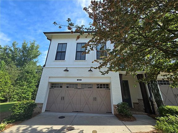 2nd image of 423 Johnson Ct