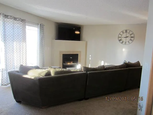 Spacious 2 Bedroom, 3 Level Town Home, Great Location — Photo 4