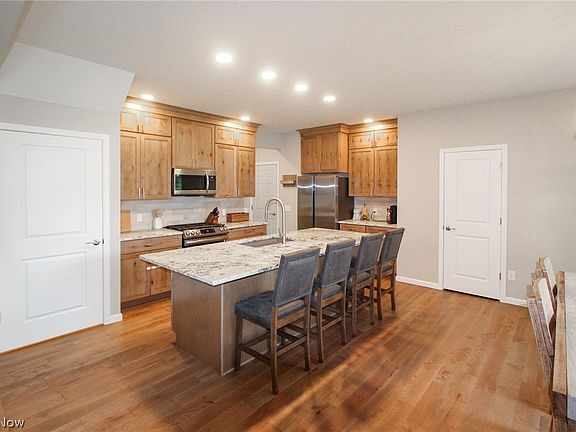 4th image of 515 Parkview Dr