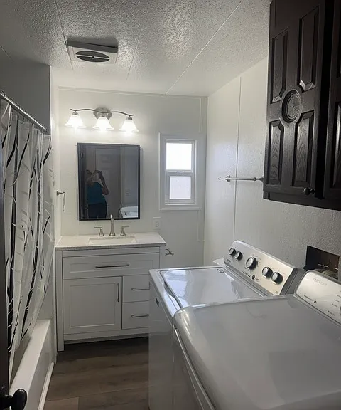 2918 NE Riverside Ave #15 — Photo 4