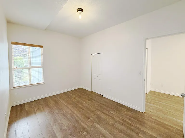 6952 Curtis St — Photo 4