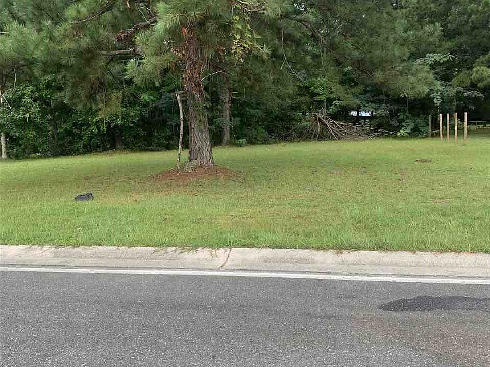 1st image of 870 Arlington Cir