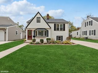 411 S Knollwood Dr, Wheaton, IL 60187