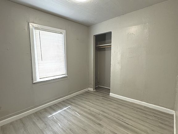 4th image of 3401 S Van Buren St #D