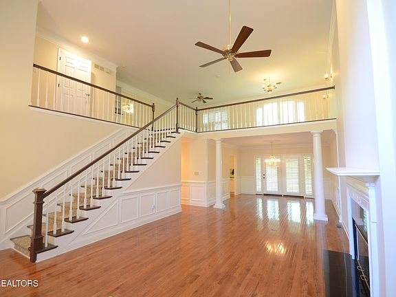 3rd image of 819 Ethans Glen Dr
