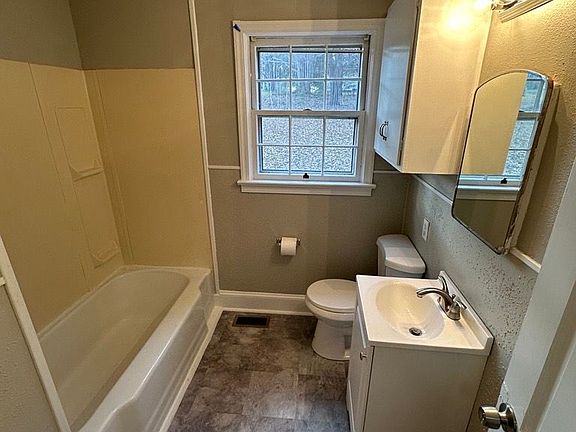 3rd image of 166 Pinecrest Dr #166PINECREST