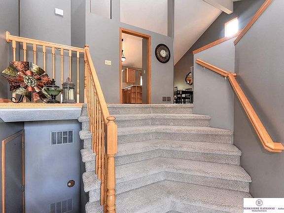 4th image of 607 Rosewood Ave