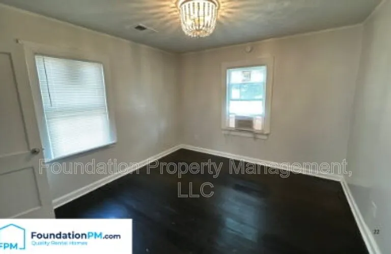 2569 Henderson St — Photo 8