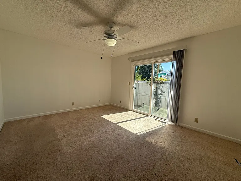 3257 Tenley Dr — Photo 13