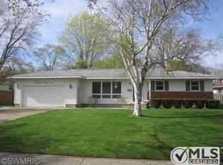 1722 Lawnel Ave, Norton Shores, MI