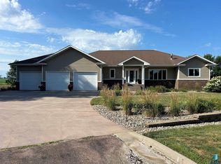 1103 S Dewald St, Freeman, SD 57029
