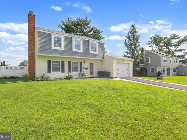 27 Toledo Ln, Willingboro, NJ 08046