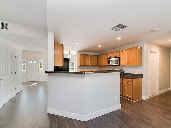 5th image of 2742 Ballard Ave